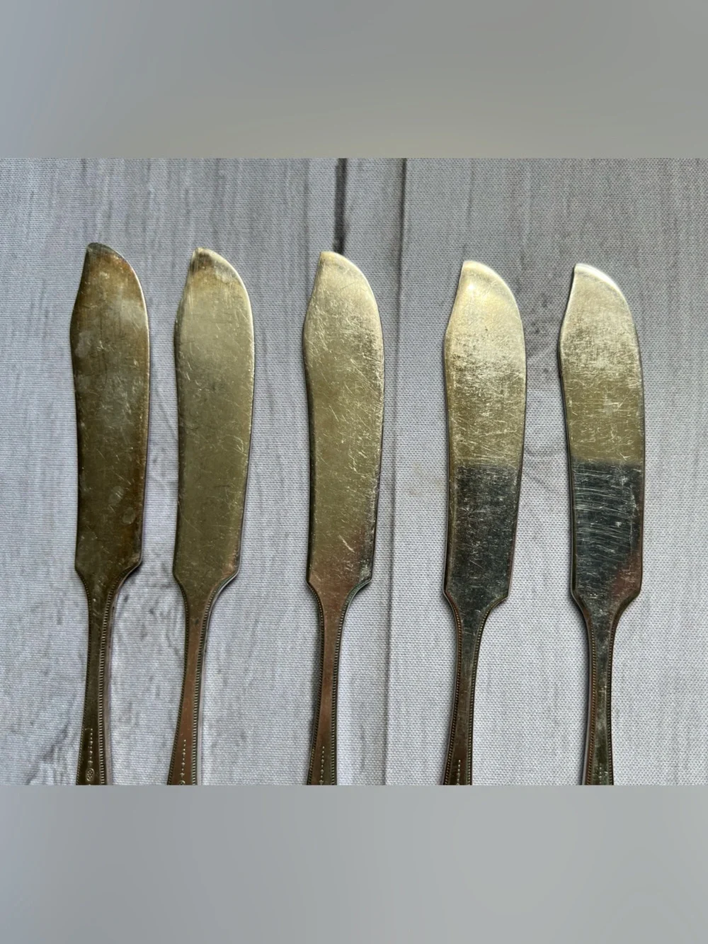 Set of 6 Oneida Community Plate Grosvenor flat handle butter spreaders.